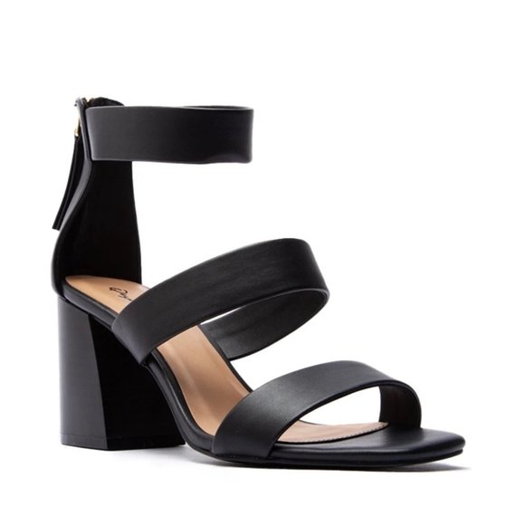 NWT!! Mid Black Sandal with Chunky Heel - Picture 4 of 4